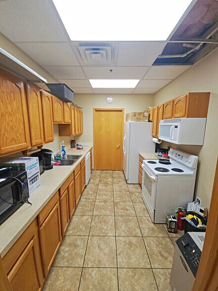 More Photos Of 504 W 69th St, Loveland Warehouse For Sale