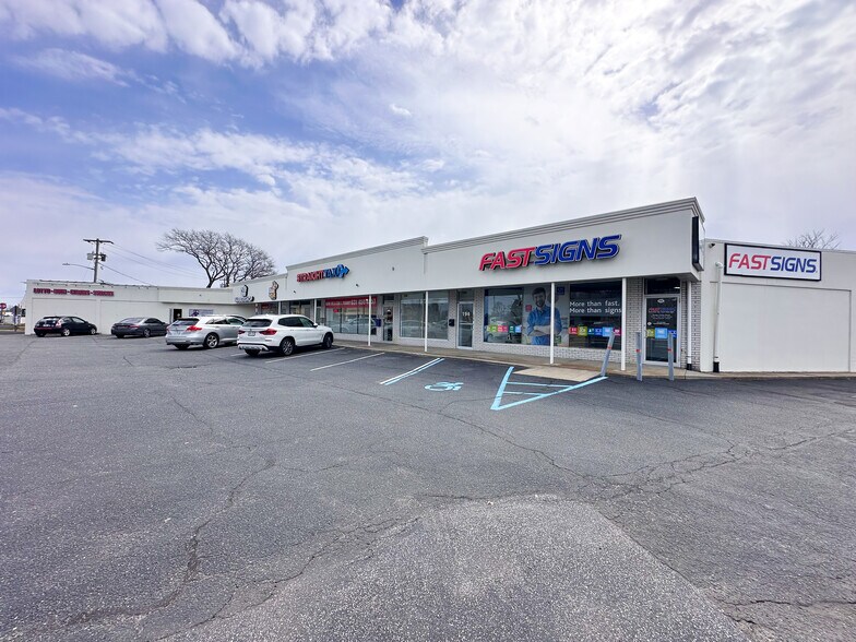 More Photos Of 180-196 W Sunrise Hwy, Lindenhurst Storefront For Sale