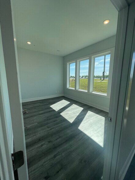 More Photos Of 337 Airport Rd, Auburn Office Residential For Lease