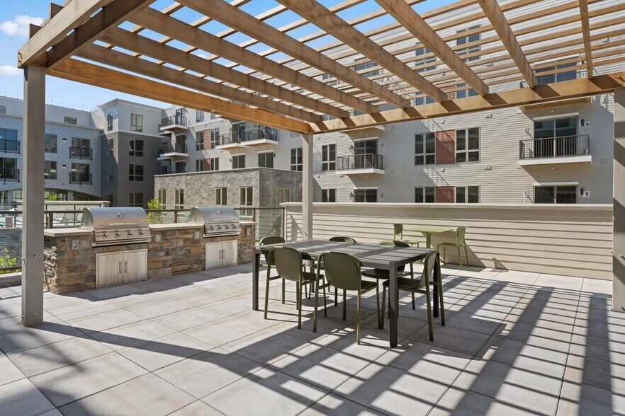 More Photos Of 2 Los Angeles St, Newton Apartments For Lease