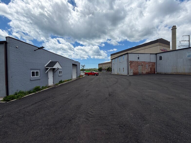More Photos Of 88 Howard Ave, Bridgeport Warehouse For Lease