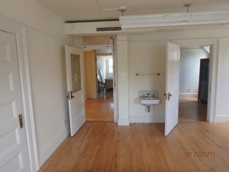 More Photos Of 925 Main St, West Point Post Office For Lease