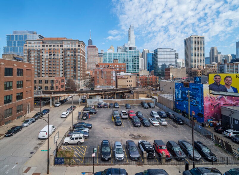 More Photos Of 820 N Orleans St, Chicago Office For Lease