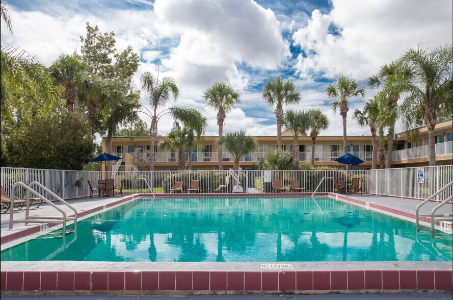 More Photos Of 2904 W International Speedway Blvd, Daytona Beach Hotel For Sale