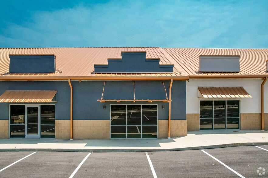 More Photos Of 2009 S Walnut Ave, New Braunfels Storefront For Lease