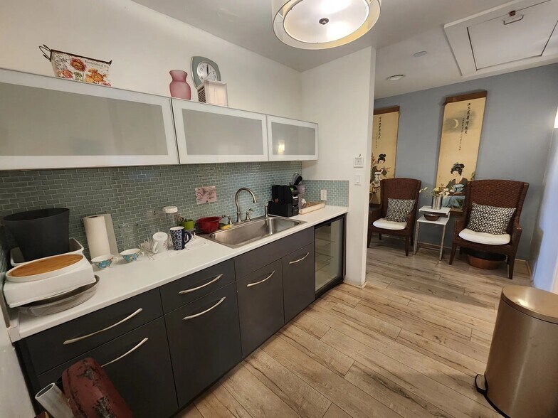 More Photos Of 219 E Lexington Ave, Phoenix Office Residential For Sale