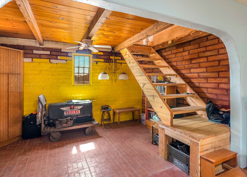 More Photos Of 1216 W Third St, Winslow Showroom For Sale