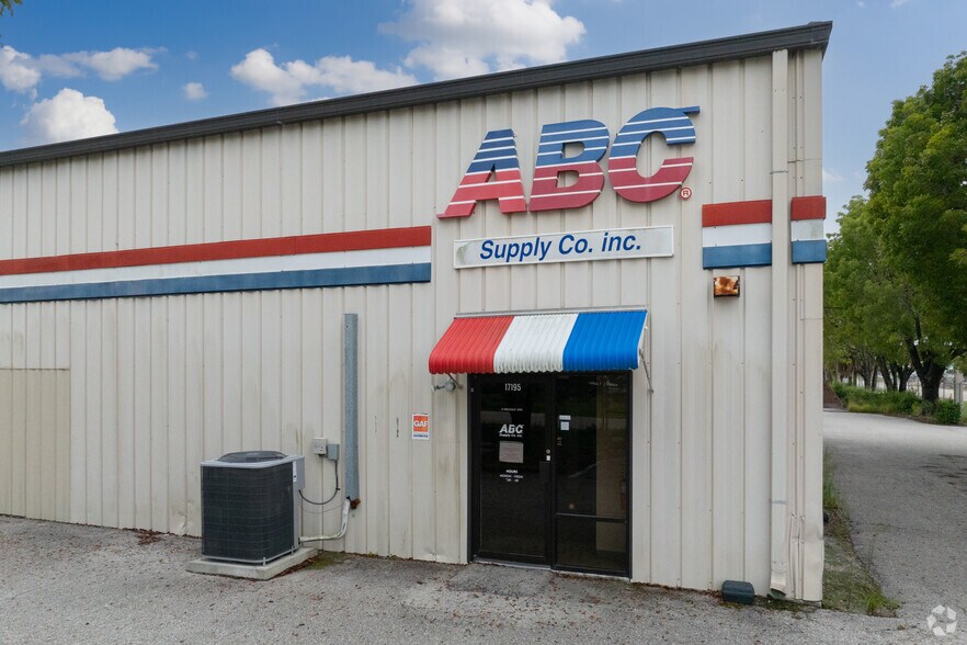 More Photos Of 17195 Jean St, Fort Myers Warehouse For Lease