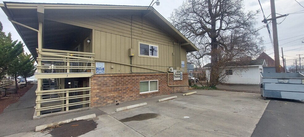 More Photos Of 8-10 S 11th Ave, Yakima Apartments For Sale