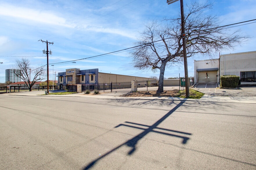 More Photos Of 506 Portland Rd, San Antonio Land For Lease