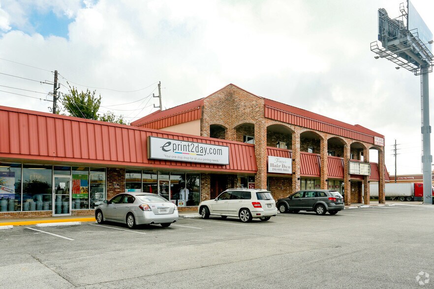 More Photos Of 1306-1314 W FM-1960, Houston Freestanding For Lease