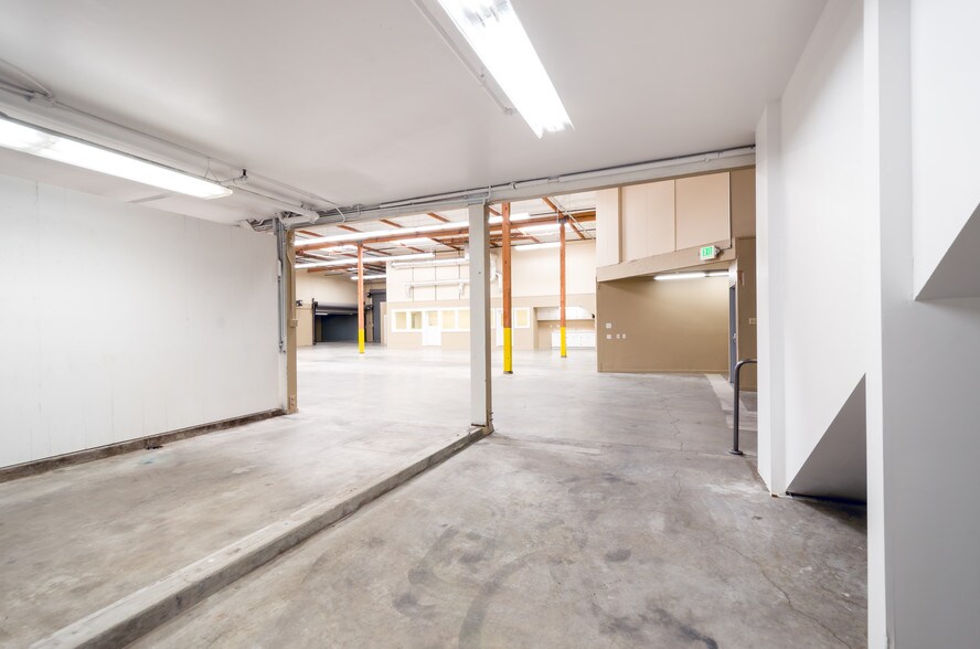 More Photos Of 901 Shasta St, Redwood City Warehouse For Lease
