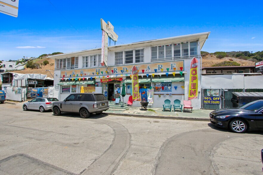 More Photos Of 21249 Pacific Coast Hwy, Malibu Storefront Retail Residential For Sale
