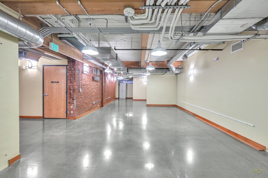 More Photos Of 75 NW Couch St, Portland Medical For Lease