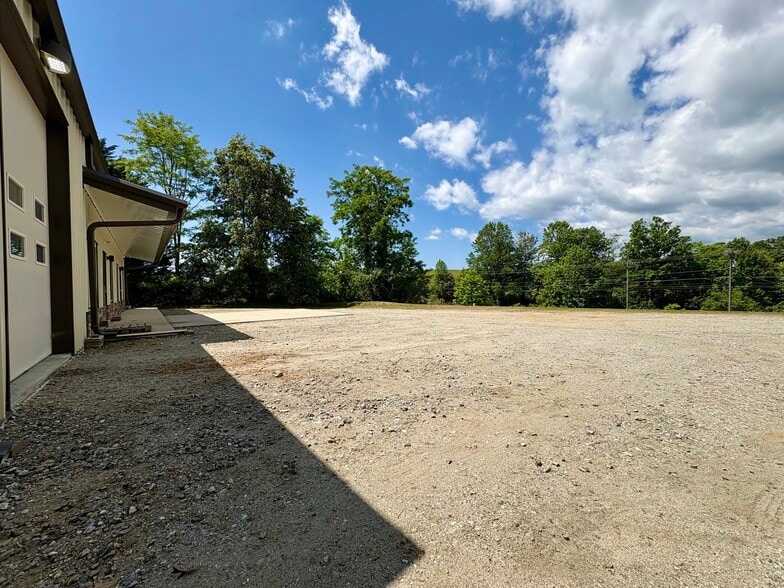 More Photos Of 5134 Old Haywood Rd, Mills River Flex For Lease