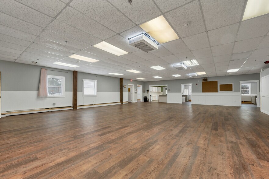 More Photos Of 40 Mammoth Rd, Londonderry Daycare Center For Sale