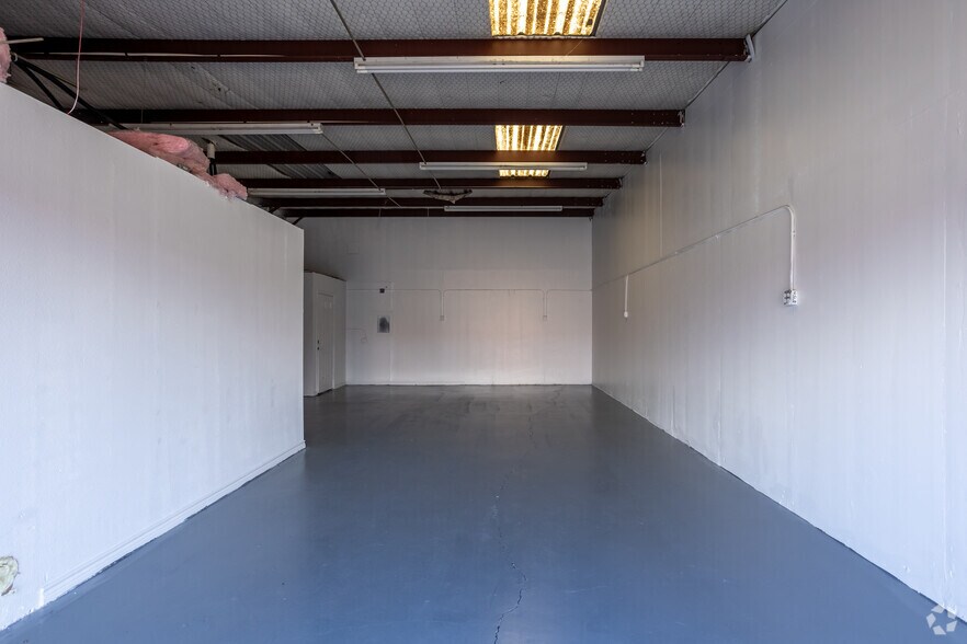 More Photos Of 1228 W Scyene Rd, Mesquite Unknown For Lease