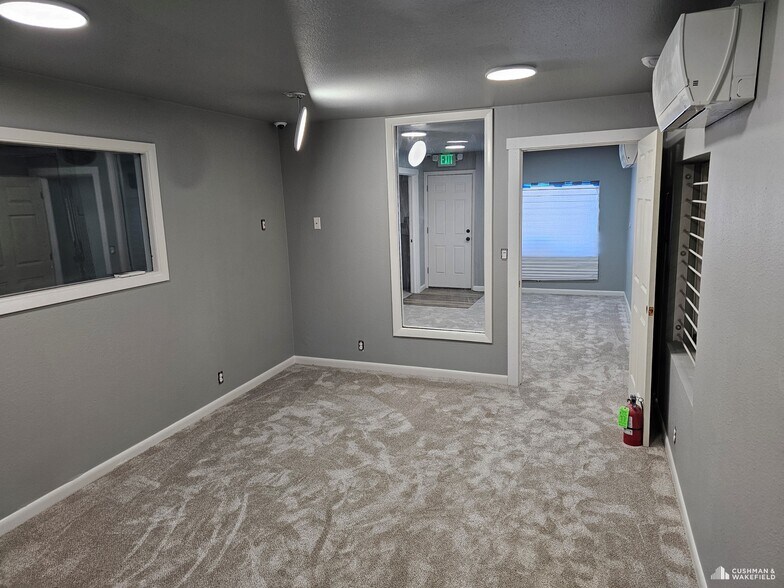 More Photos Of 116 Smokey St, Fort Collins Flex For Sale