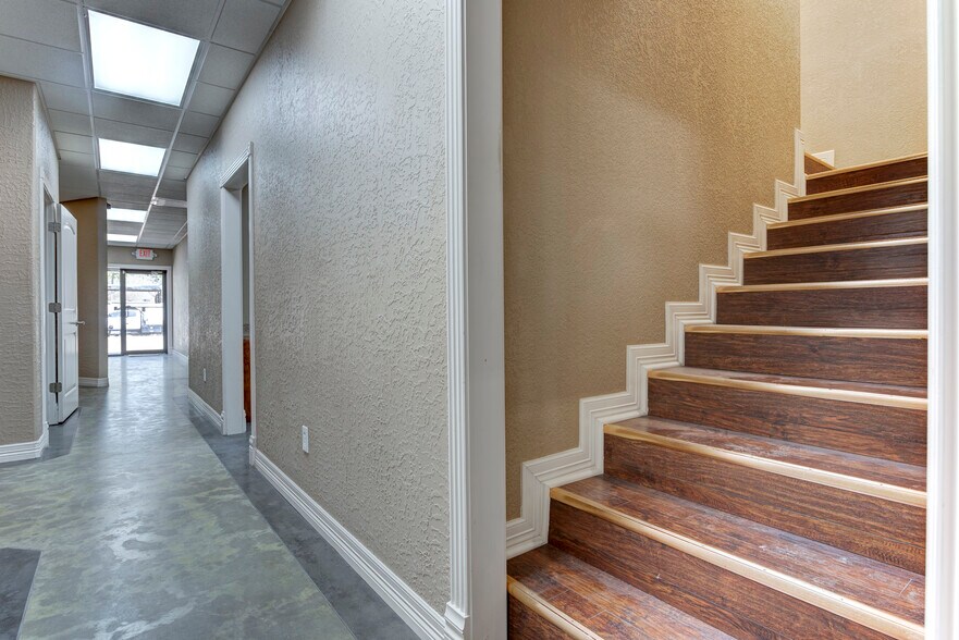 More Photos Of 11180 Cox Rd, Conroe Warehouse For Lease