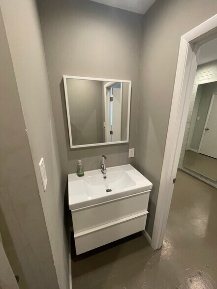 More Photos Of 12 W Madison St, Baltimore Office For Lease