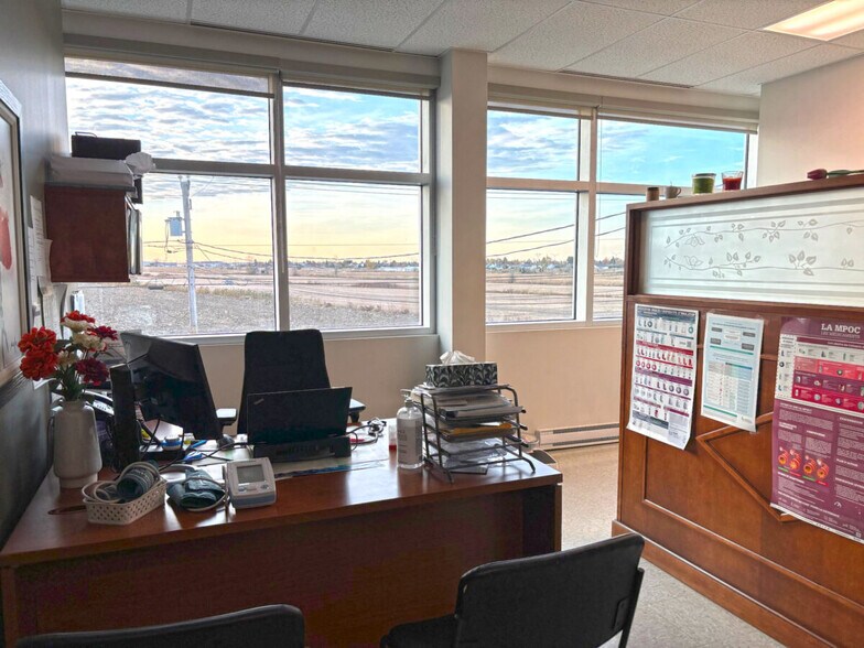 More Photos Of 201 Ch Du Petit-Bois, Varennes Office For Lease