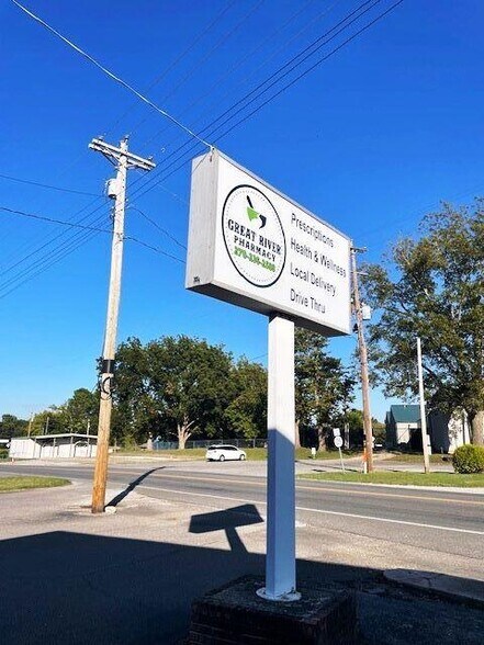 More Photos Of 2009 S 7th St, Hickman General Retail For Sale