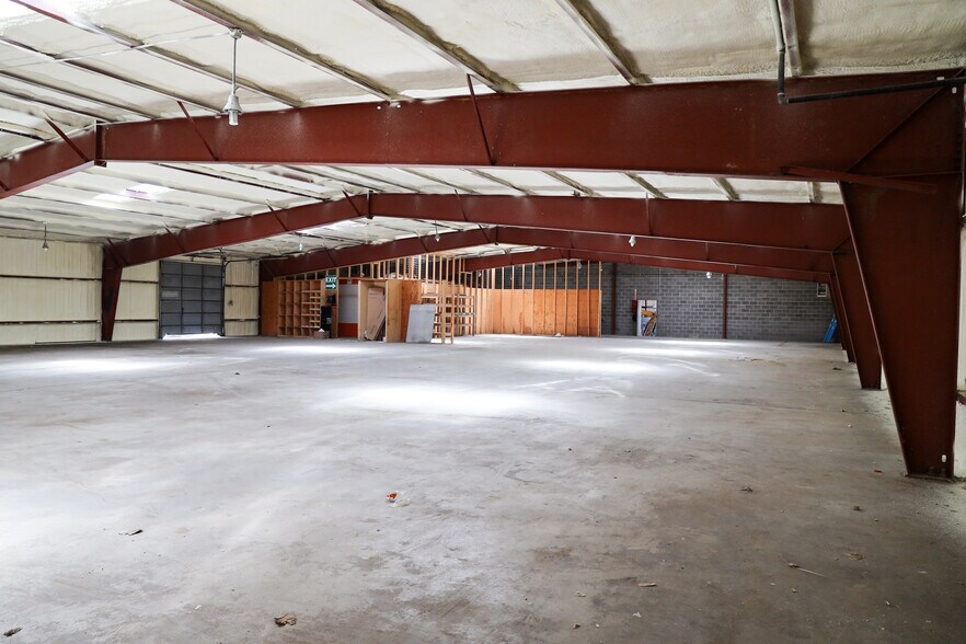 More Photos Of 2302 W Lincolnway, Cheyenne Light Manufacturing For Lease