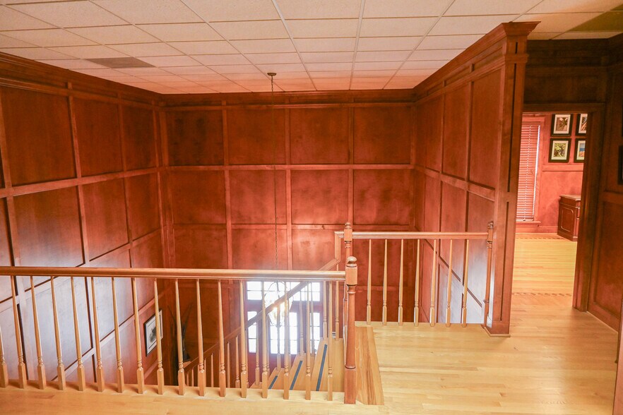 More Photos Of 109A Wholesale Ave NE, Huntsville Office For Sale