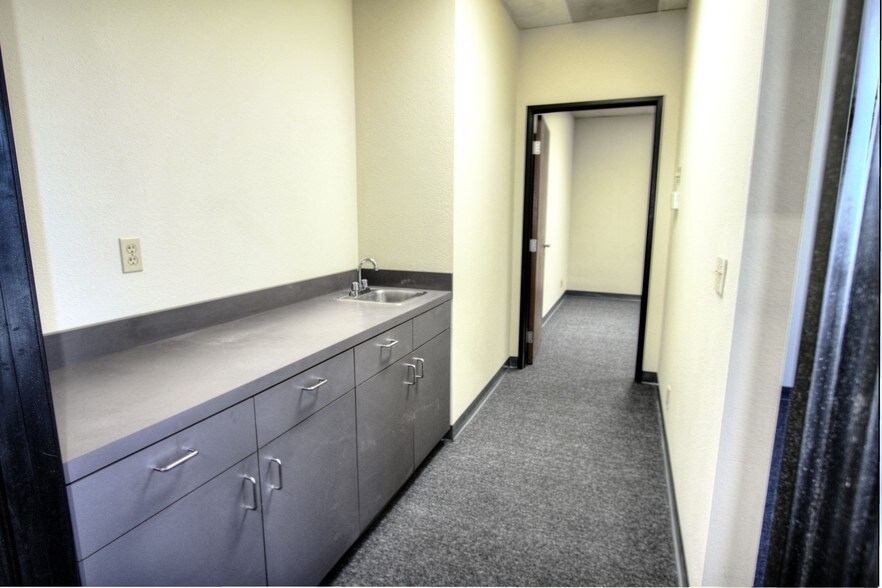 More Photos Of 1210 E Lexington Ave, Pomona Warehouse For Lease