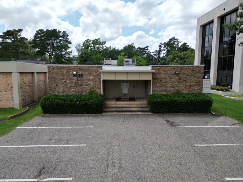 More Photos Of 3025 & 3027 S SE 323 loop, Tyler Office For Sale