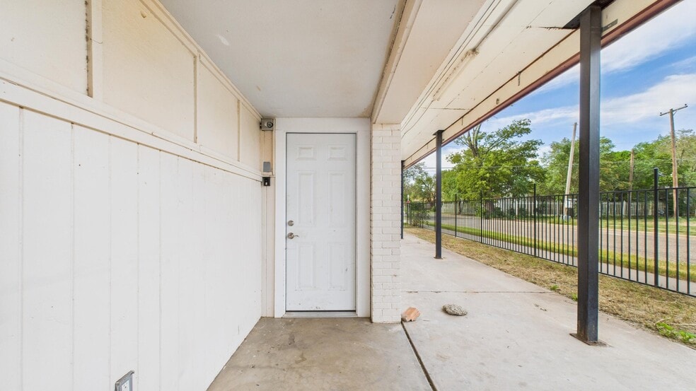 More Photos Of 2123 15th St, Lubbock Apartments For Sale