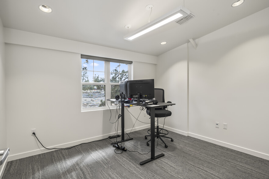 More Photos Of 275 W Lundgren Mill Dr, Sisters Manufacturing For Sale