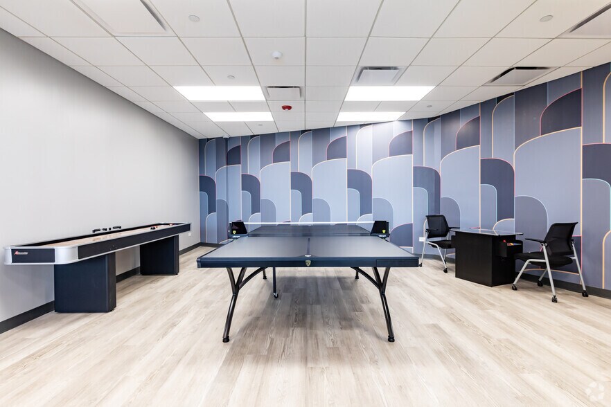 More Photos Of 1415 W 22nd St, Oak Brook Office For Lease
