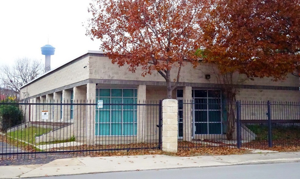 Primary Photo Of 333 S Hackberry St, San Antonio Medical For Lease