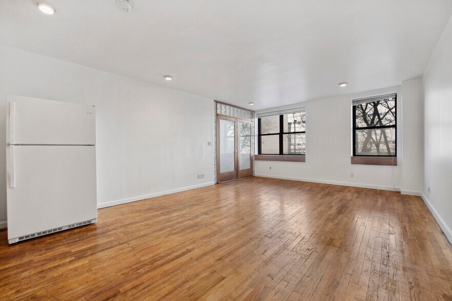 More Photos Of 424 W 49th St, New York Apartments For Lease