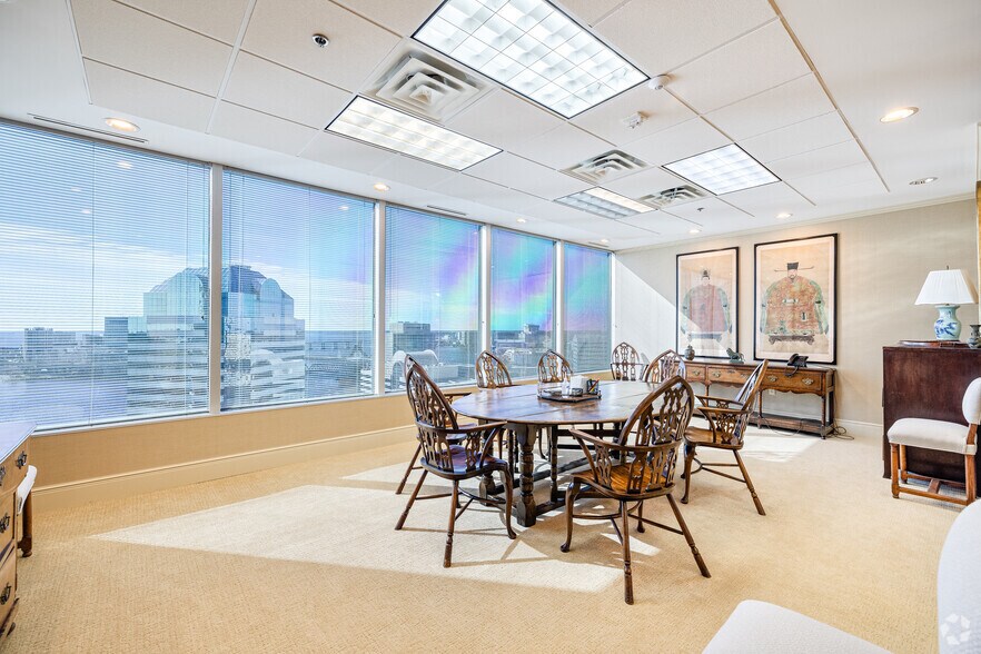 More Photos Of 200 W Forsyth St, Jacksonville Office For Lease
