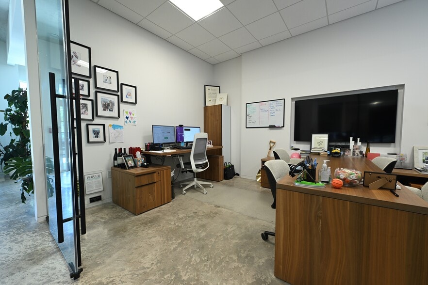 More Photos Of 2319 N Miami Ave, Miami Office For Lease