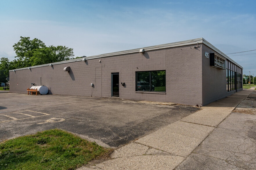 More Photos Of 415 N 3rd St, Rockford Light Distribution For Sale