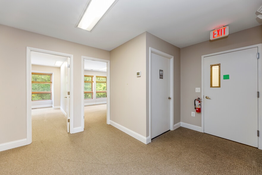 More Photos Of 5885 Allentown Rd, Suitland Office For Lease