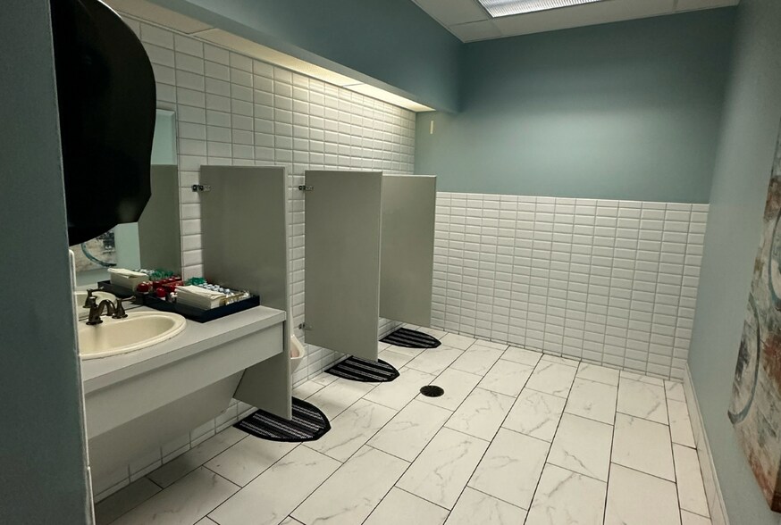 More Photos Of 6037 Commerce Ct, Mason Warehouse For Sale