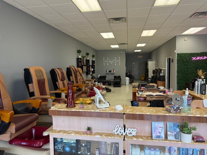 More Photos Of 3138 S Old Missouri Rd, Springdale General Retail For Lease