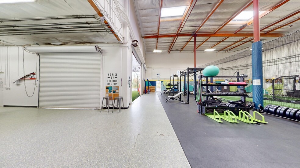 More Photos Of 1000 Calle Amanecer, San Clemente Light Manufacturing For Sale