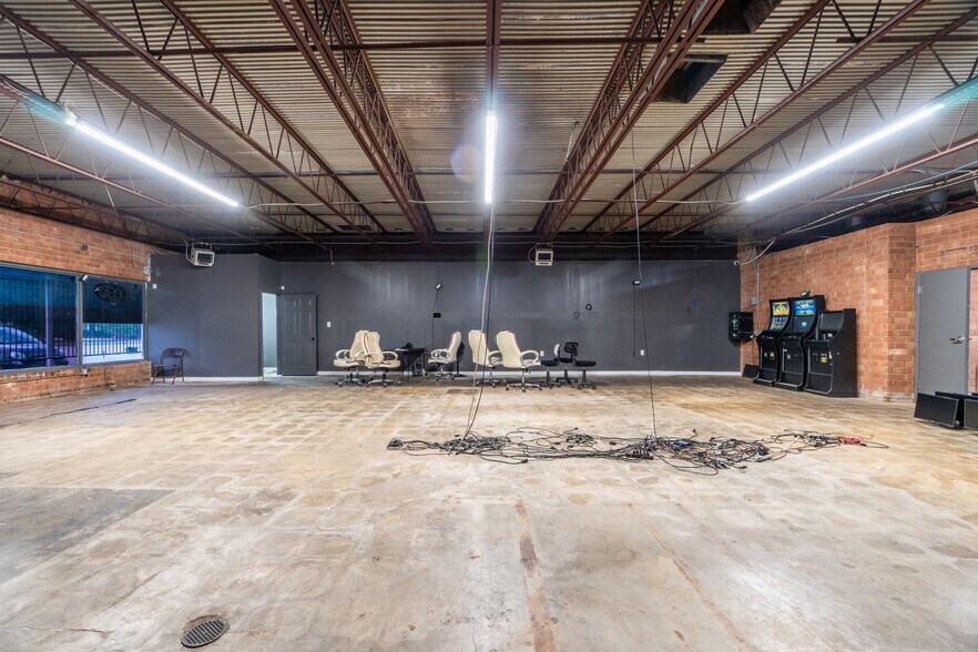 More Photos Of 611 Huffine Mill Rd, Greensboro Freestanding For Sale