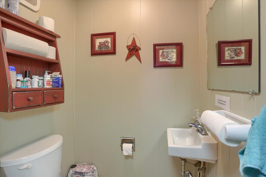 More Photos Of 3 S Market St, Shamokin Flex For Sale