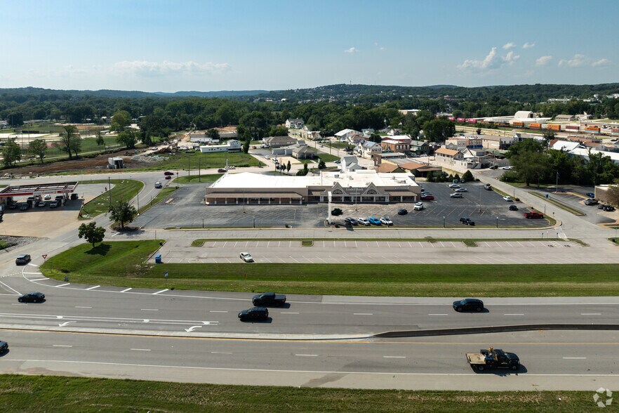 More Photos Of 225 Thresher Dr, Eureka General Retail For Lease