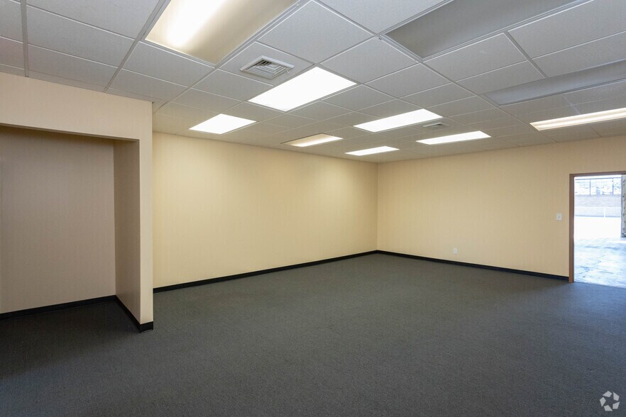 More Photos Of 141 Central Ave, Farmingdale Light Manufacturing For Lease