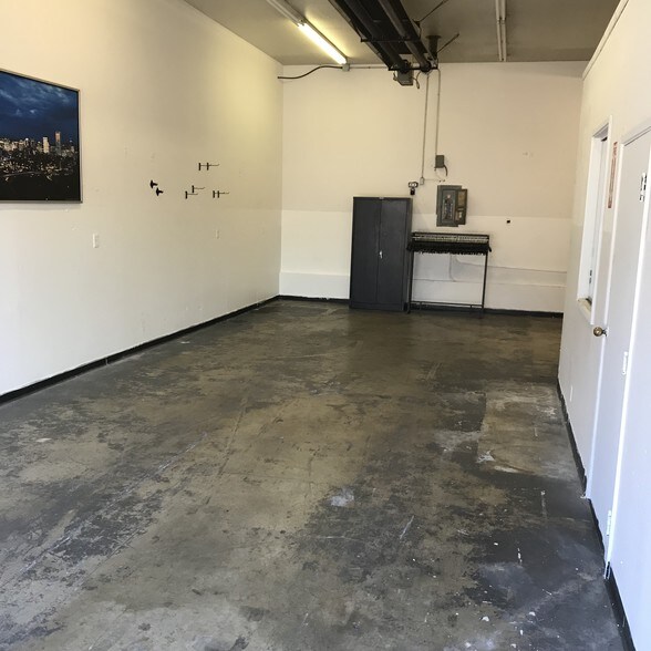 More Photos Of 16671 SE McLoughlin Blvd, Oak Grove Auto Repair For Lease