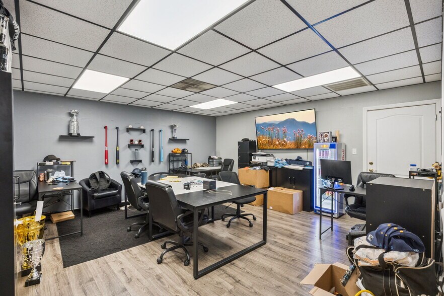 More Photos Of 320 S Tubb St, Oakland Warehouse For Sale