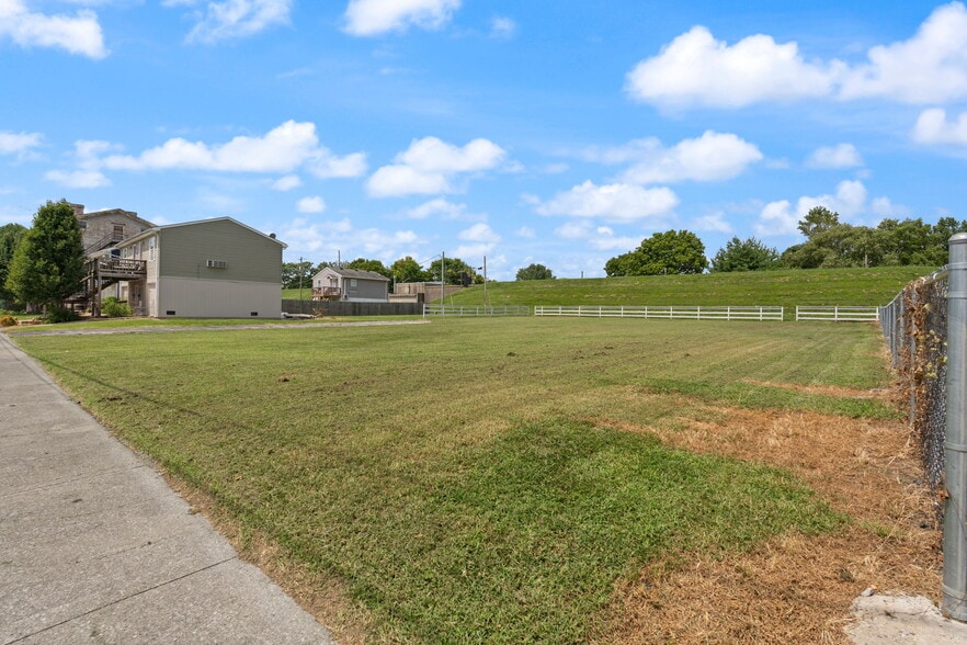 More Photos Of 1021 E Market St, Jeffersonville Land For Sale