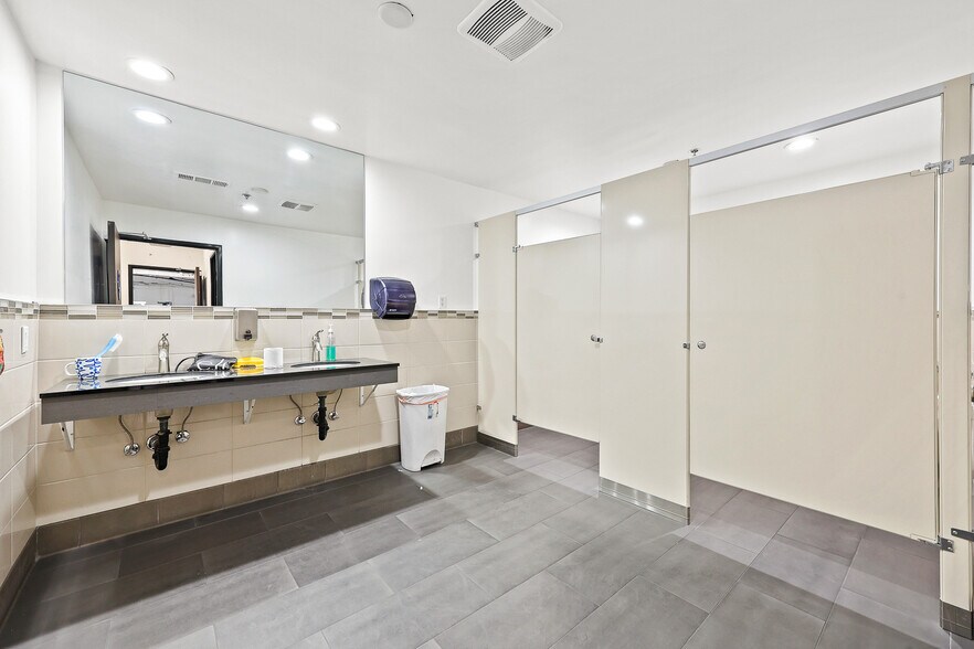 More Photos Of 548 Monterey Pass Rd, Monterey Park Warehouse For Lease